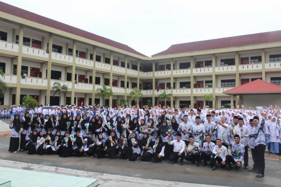 Fasilitas Modern <br><span class="text-yellow-300">Lingkungan Kondusif</span>